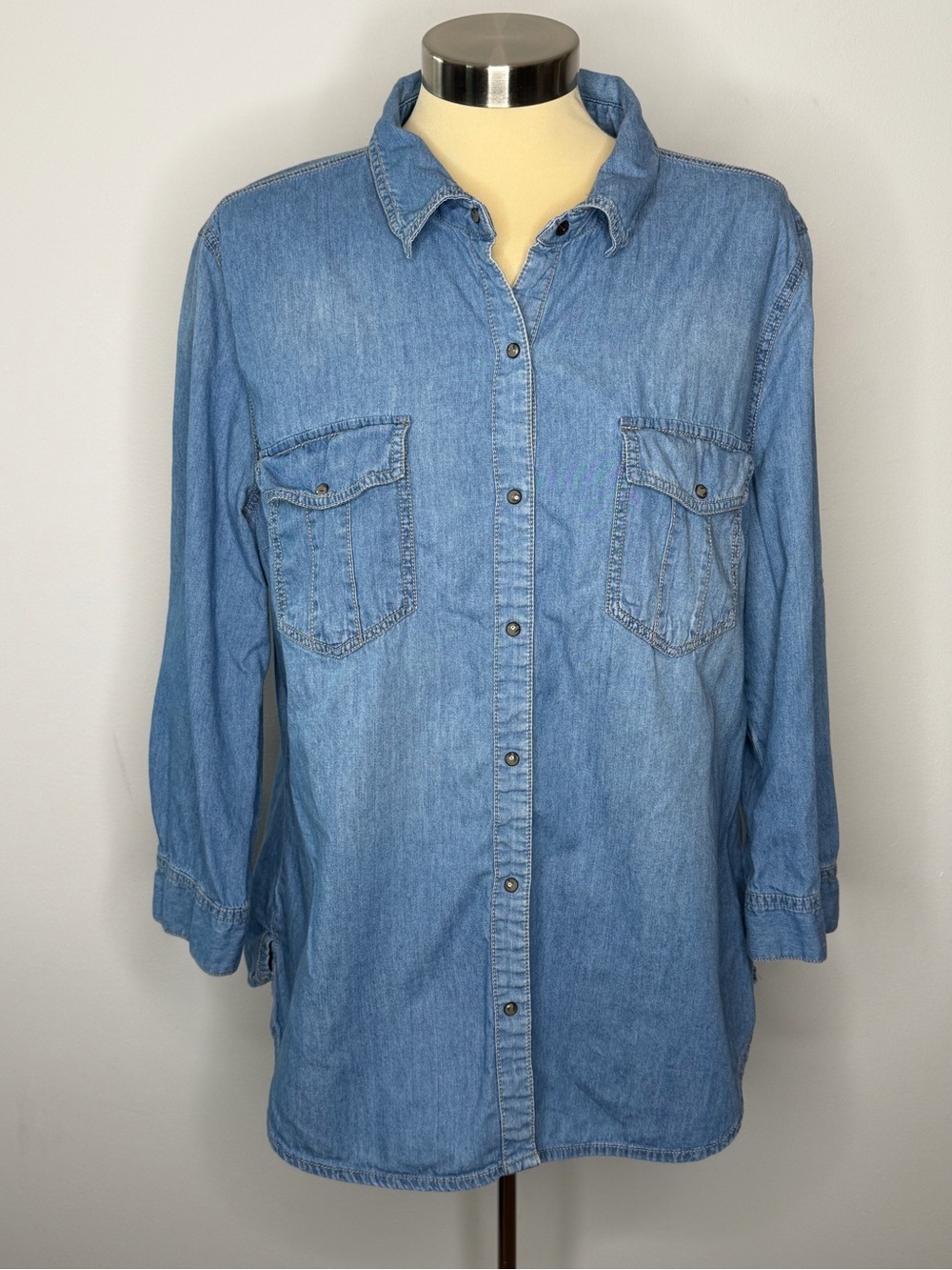 a.n.a. A New Approach Cotton Chambray Snap Button Front Top